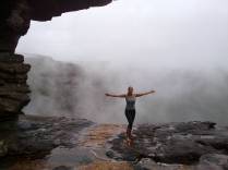 Local onde o rio cai para formar os 380 metros da Cachoeira da Fumaça, próximo à vila do Capão, na Chapada Diamantina - BA